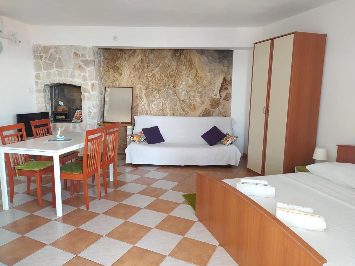 Apartmani Stine Donji Okrug  Buitenkant foto